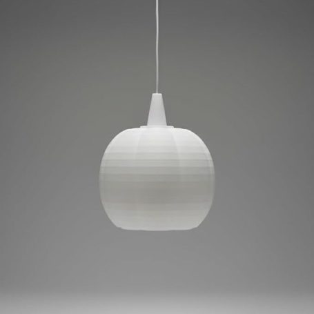Weiße, lampenförmige Pendelleuchte mit runder, sanfter Form.